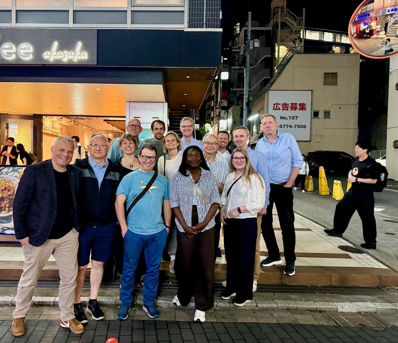 Reisefølge i Tokyos gater