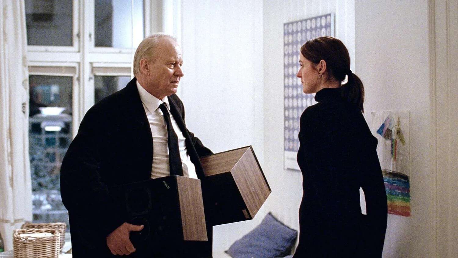 Far og datter i samtale i filmen.