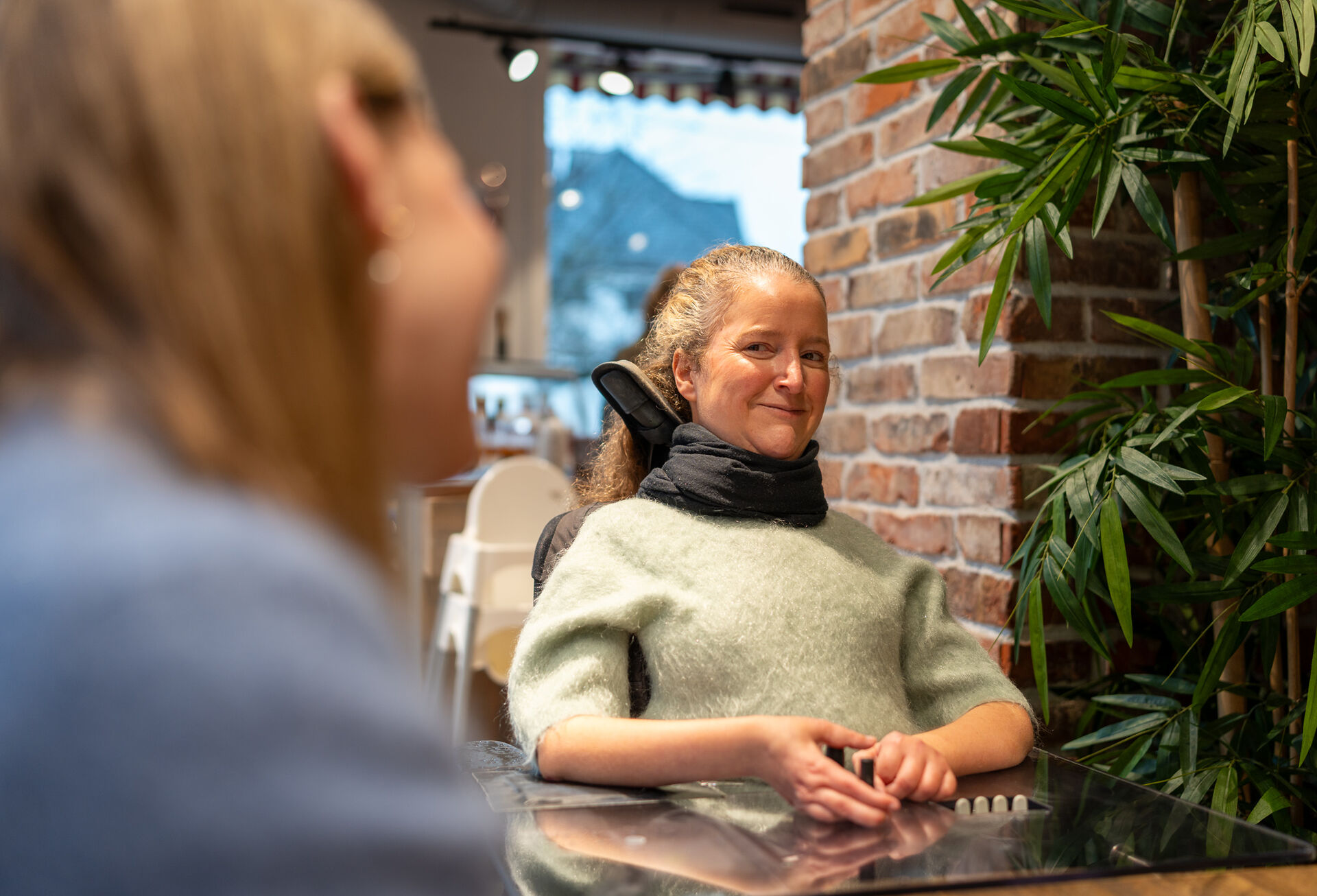 Mari smiler til Marie.