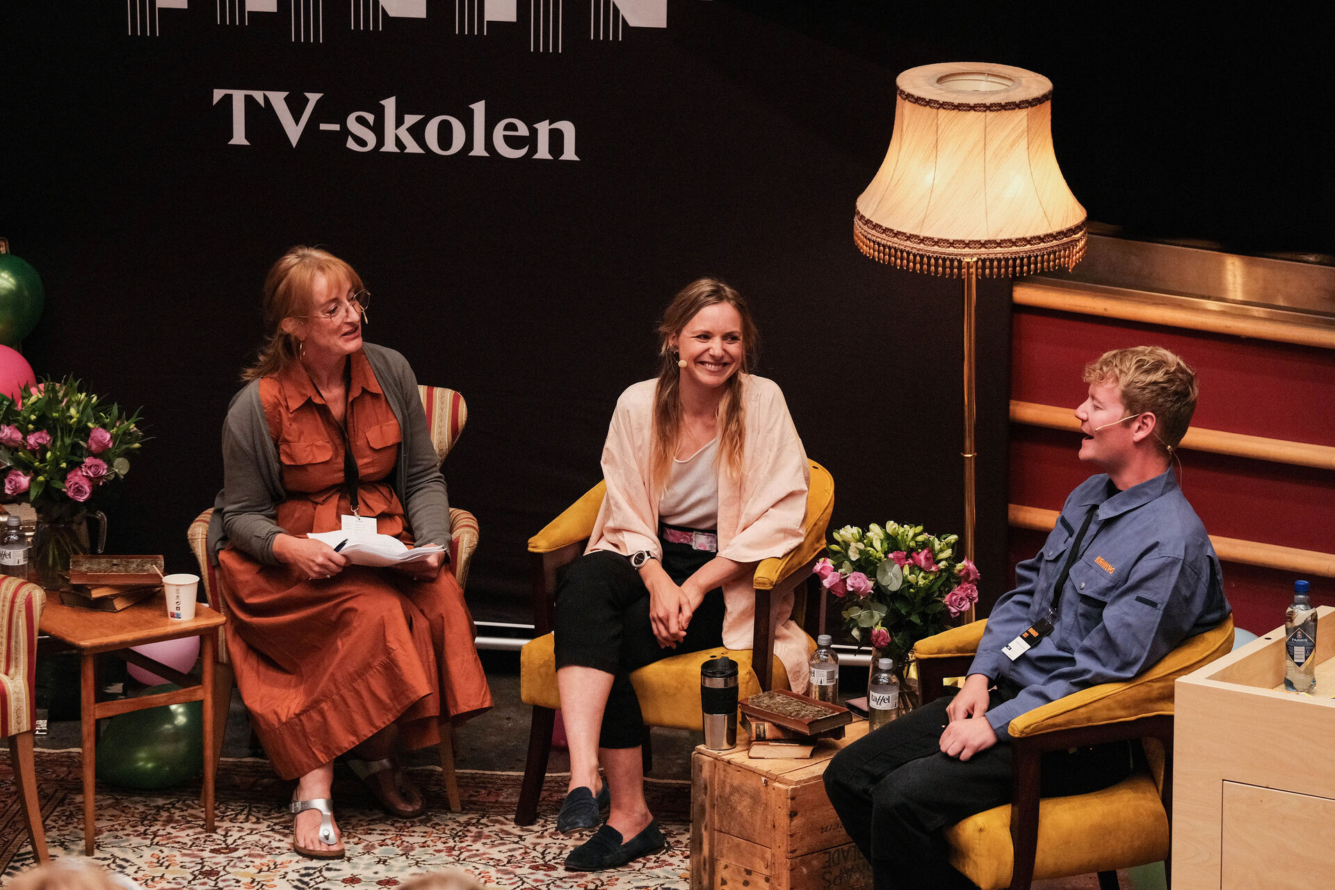 Nina Grunfeld i samtale med Tøri og Jontahan på scenen