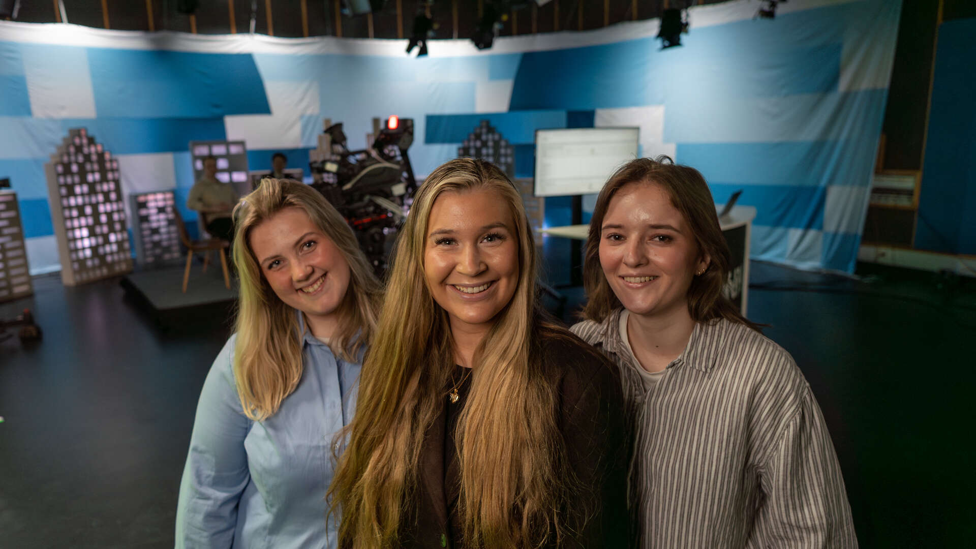 Tre studenter i TV-studio