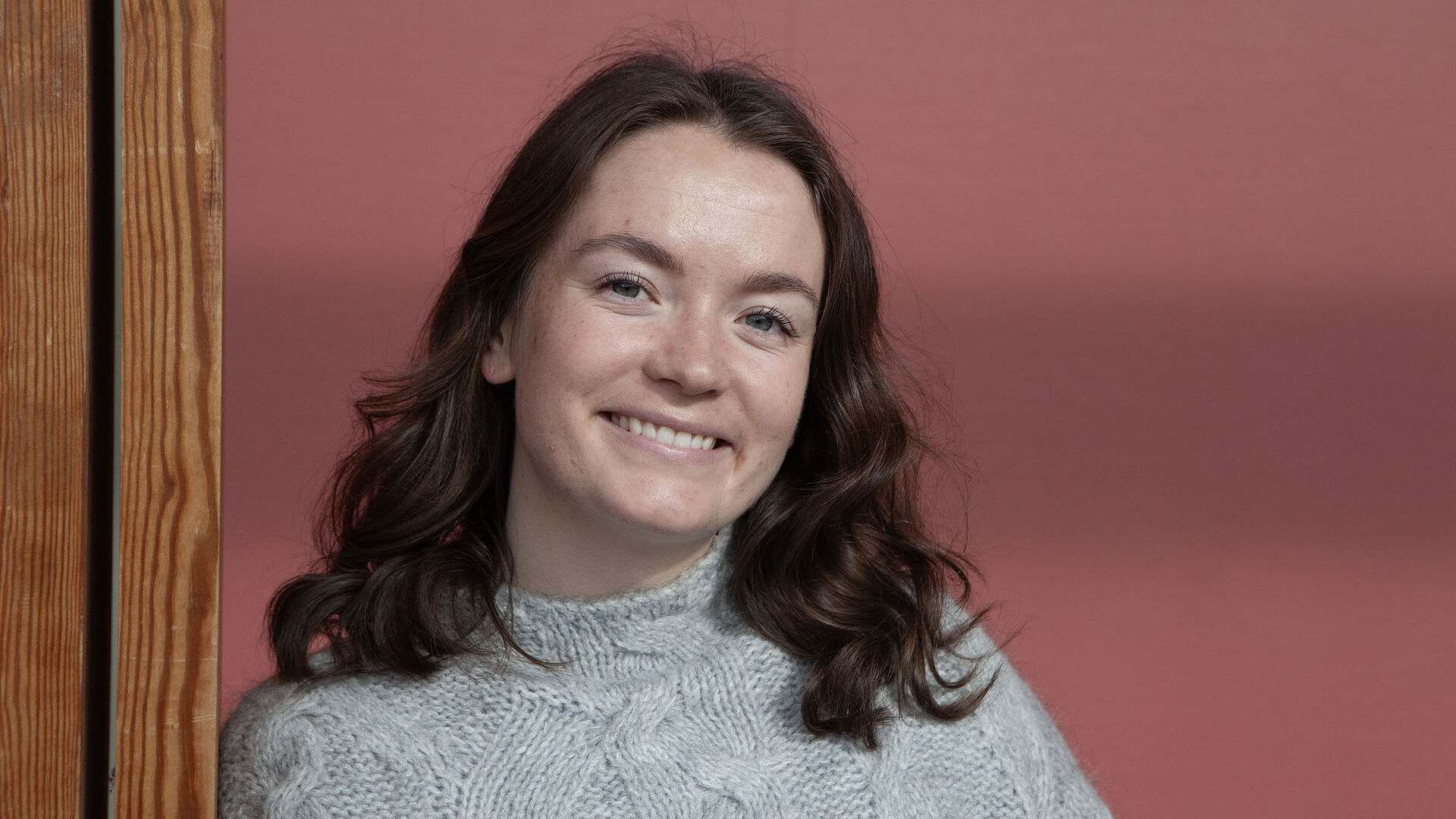 Elise Augestad vil gjerne skremme oss litt med sitt serietips. Foto: Trude Lindland/INN