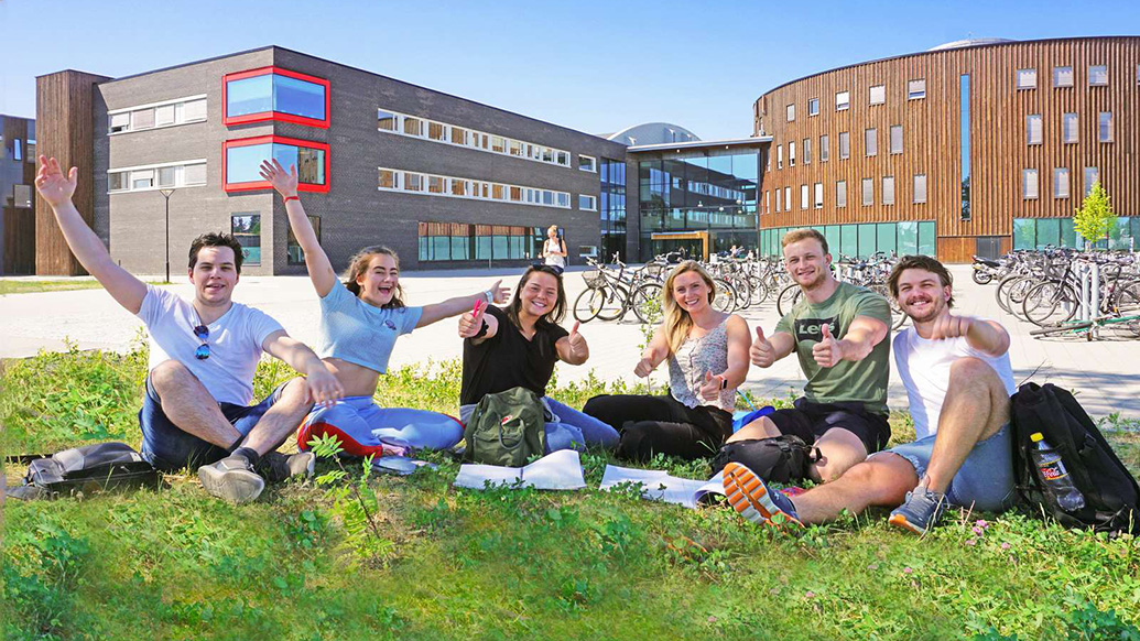 Glade studenter på studiested Elverum. (Foto: HINN)