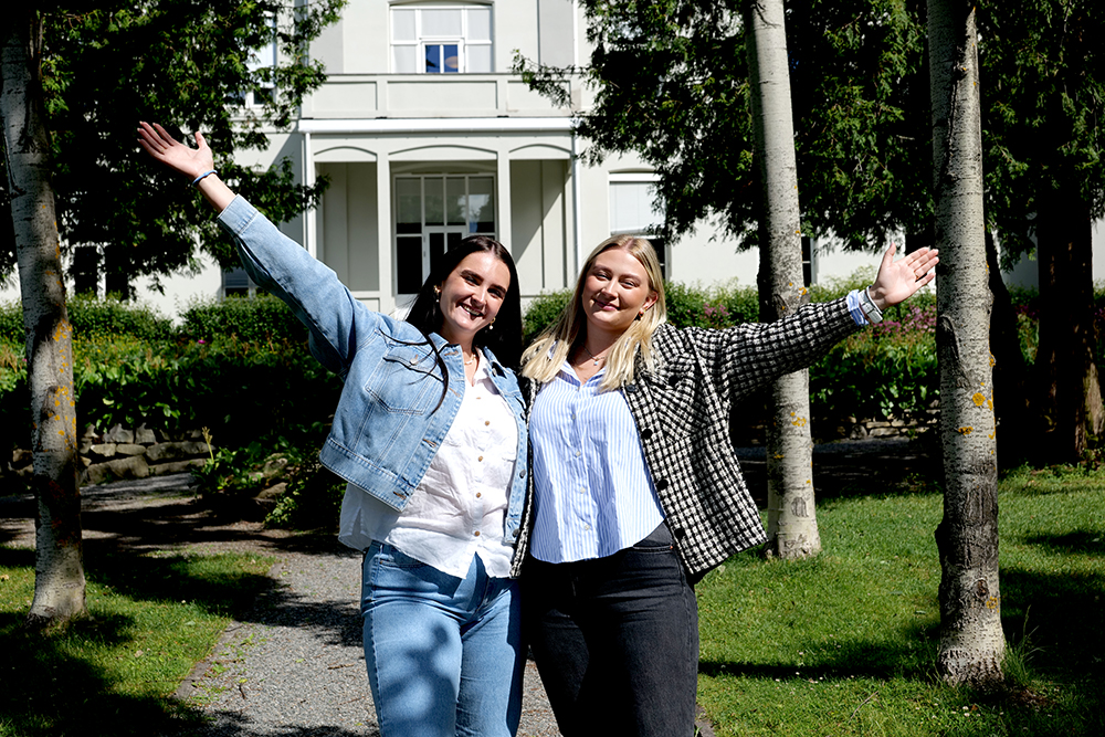 Bilde av fadderlederne i skolehagen på campus Hamar.