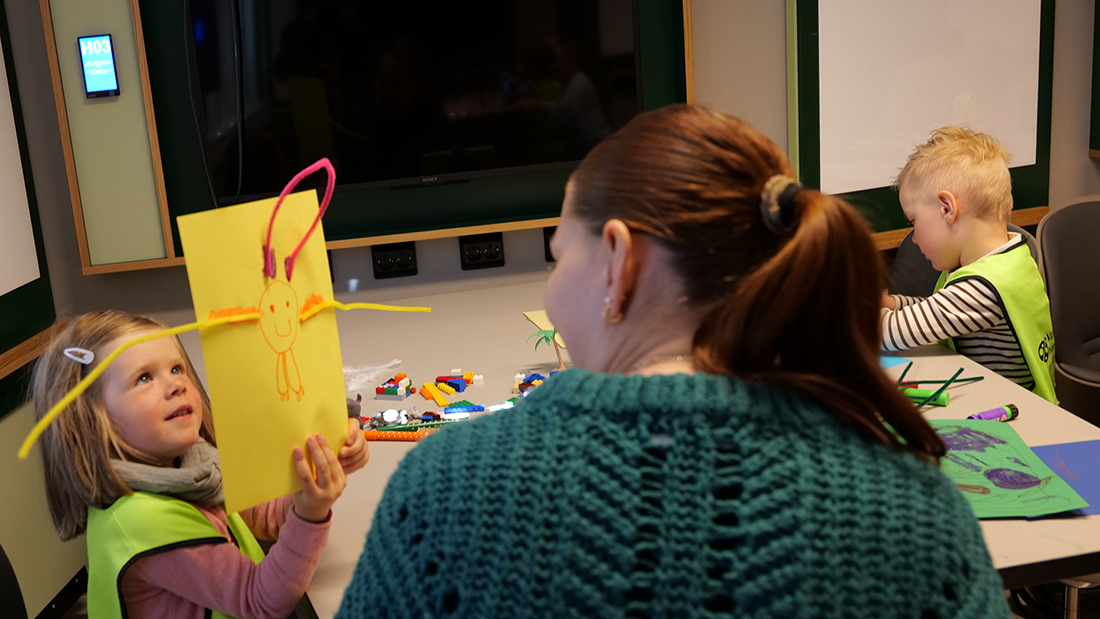 To barnehagebarn som besøker studisted Hamar. Foto : Embla Sagstuen/Høgskolen i Innlandet. 