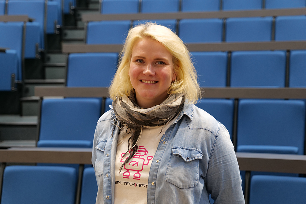 Portrettbilde av May Lise Igelsrud i auditorium 1 på studiested Hamar.