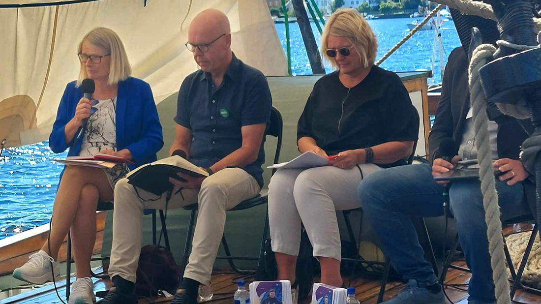 Paneldebatt om lærerrekruttering på en båt under Arendalsuka. 
