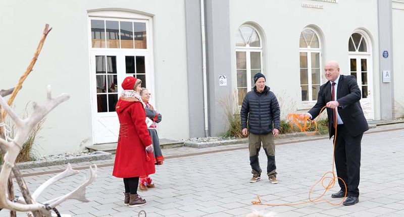 Dekan Morten Ørbeck prøver lassokasting.