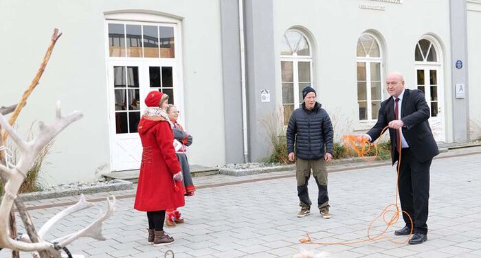 Dekan Morten Ørbeck prøver lassokasting.