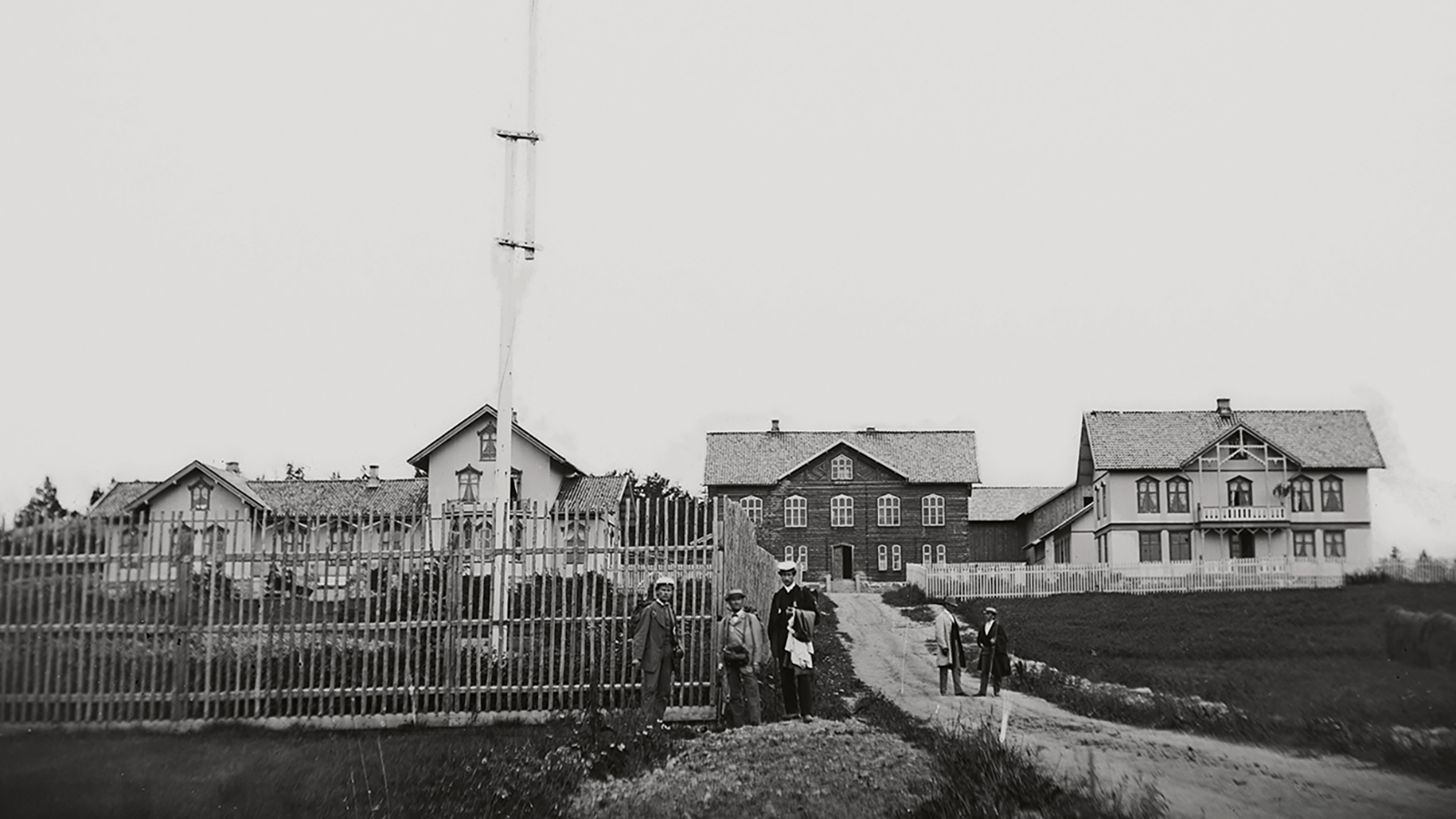 Bilde i svart-hvitt av Sagatun-huset tatt omkring 1867.