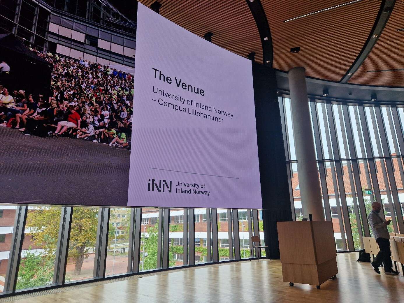 Bilde av banner med logo til Universitetet i Innlandet og teksten The Venue