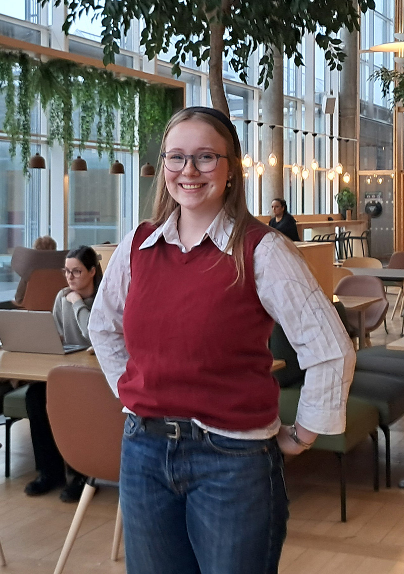 Ingrid Donovan fotografert i kantina