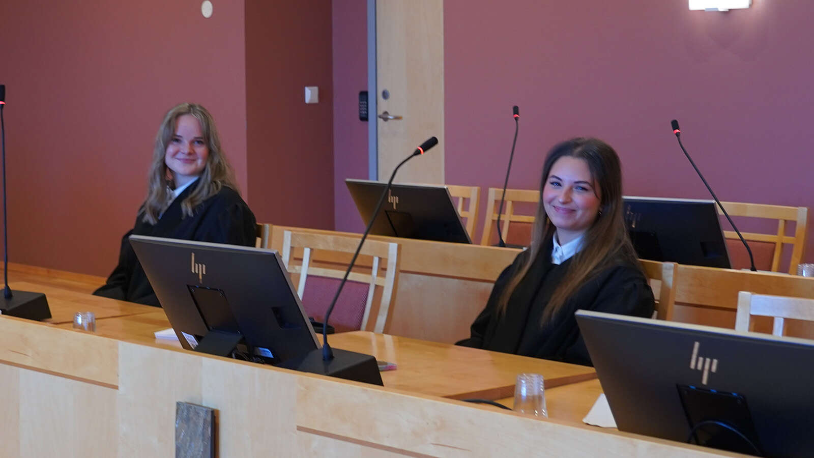 Julie og Maylis akkurat når seieren er klar