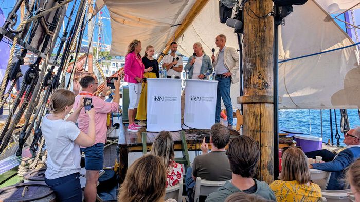 Debatt på ishavsskuta Berntine