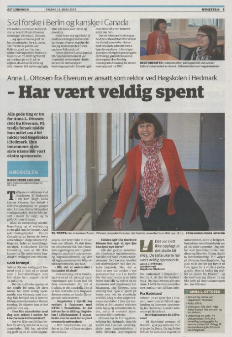 Faksimile av avisa Østlendingen som viser et bilde av en smilende Anna Ottosen etter at hun er utnevnt til rektor.