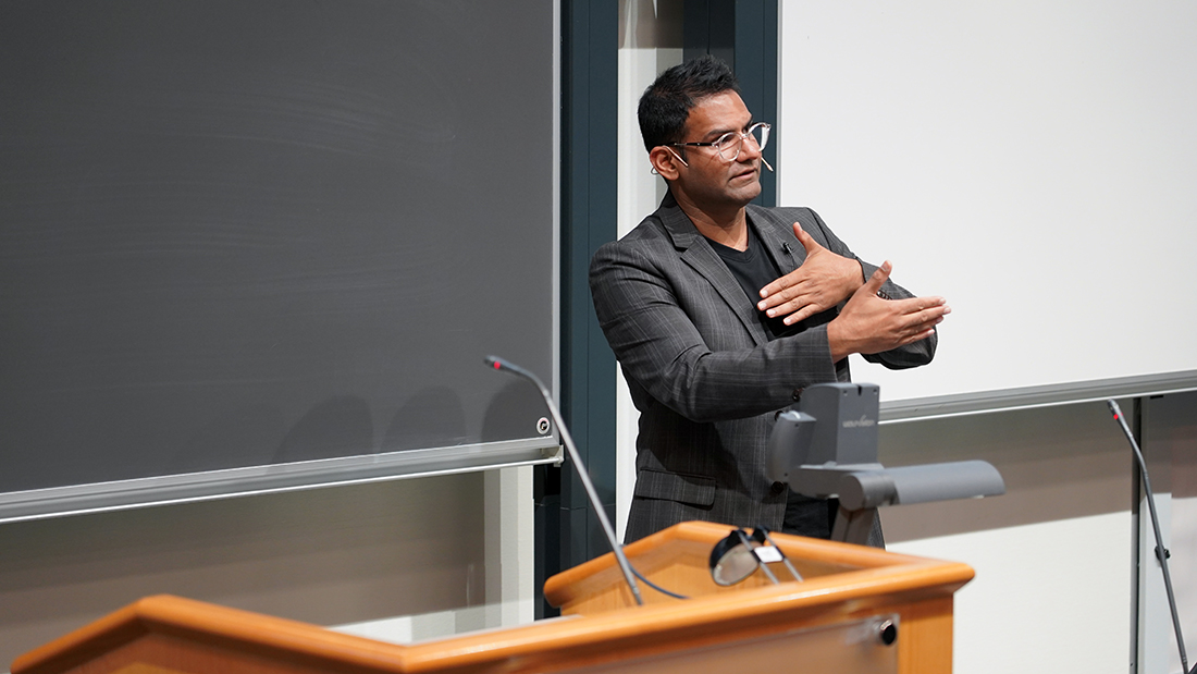 Portrettfoto Umair Imam. 