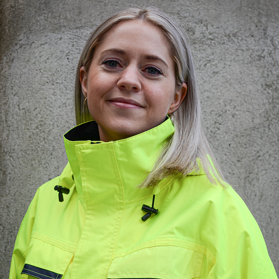 Kaja Bull i arbeidsantrekk. 
