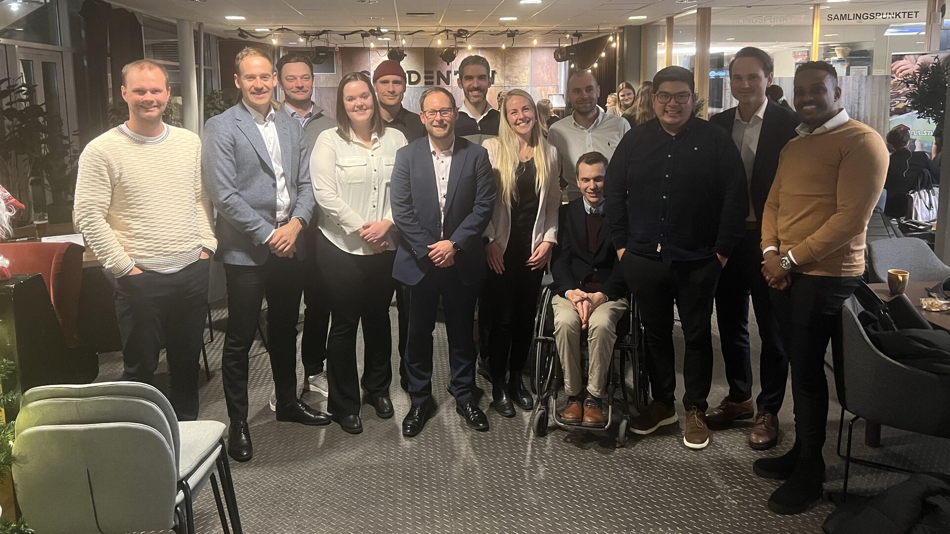 Bilde av tidligere studenter ved bachelor i rettsvitenskap på Lillehammer