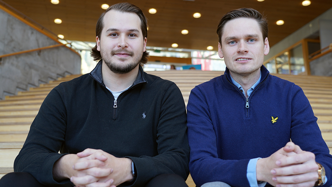 Portrettbilde av Ole Martin og Simen Eriksen. 