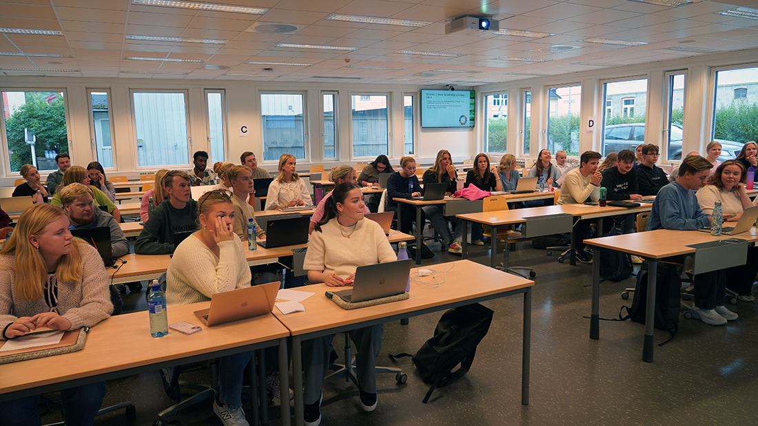 En gruppe med lærerstudenter som har forelesning ved studiested Hamar. 