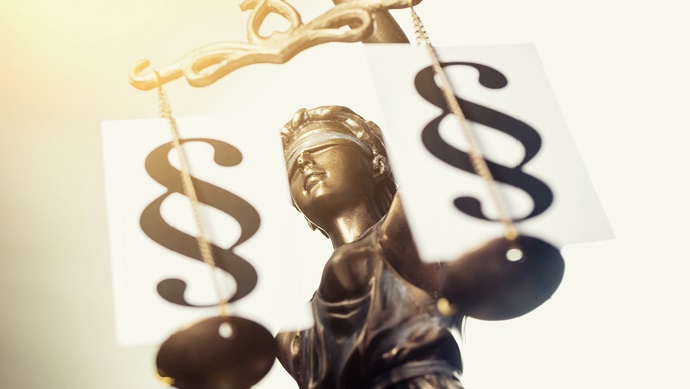 Illustrasjonsbilde av Lady Justice og paragrafer